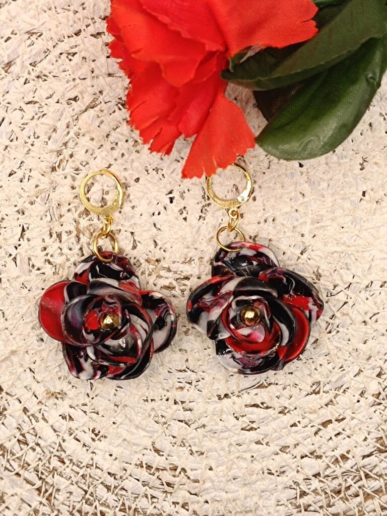 Pendientes CLOTILDE en flor de Arcilla Polimérica y Acero inoxidable dorado