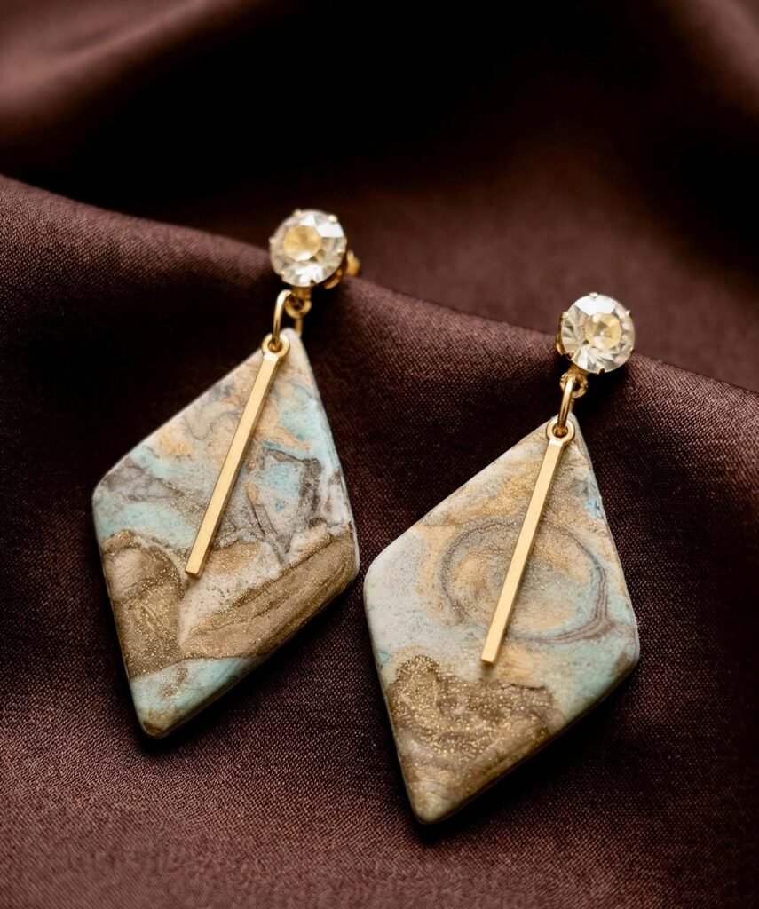 Pendientes artesanales hechos en Arcilla Polimérica, resinas y acero Inoxidable