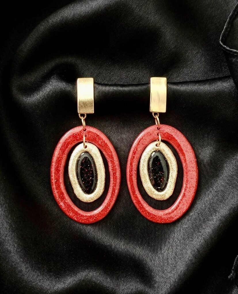 Pendientes Artesanos en Arcilla Polimérica de color rojo intenso, con resinas y Acero Inoxidable