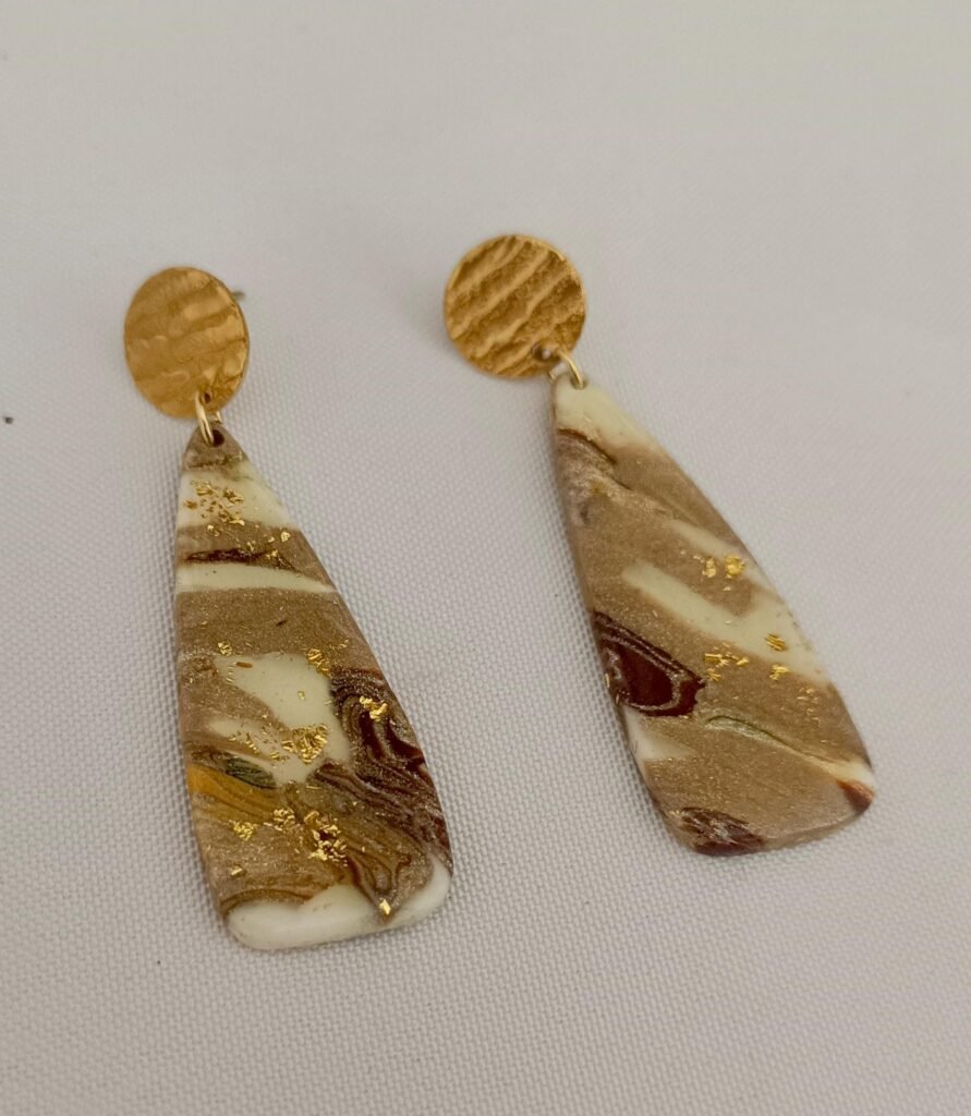Pendientes muy ligeros artesanales en arcilla polimérica y acero inoxidable