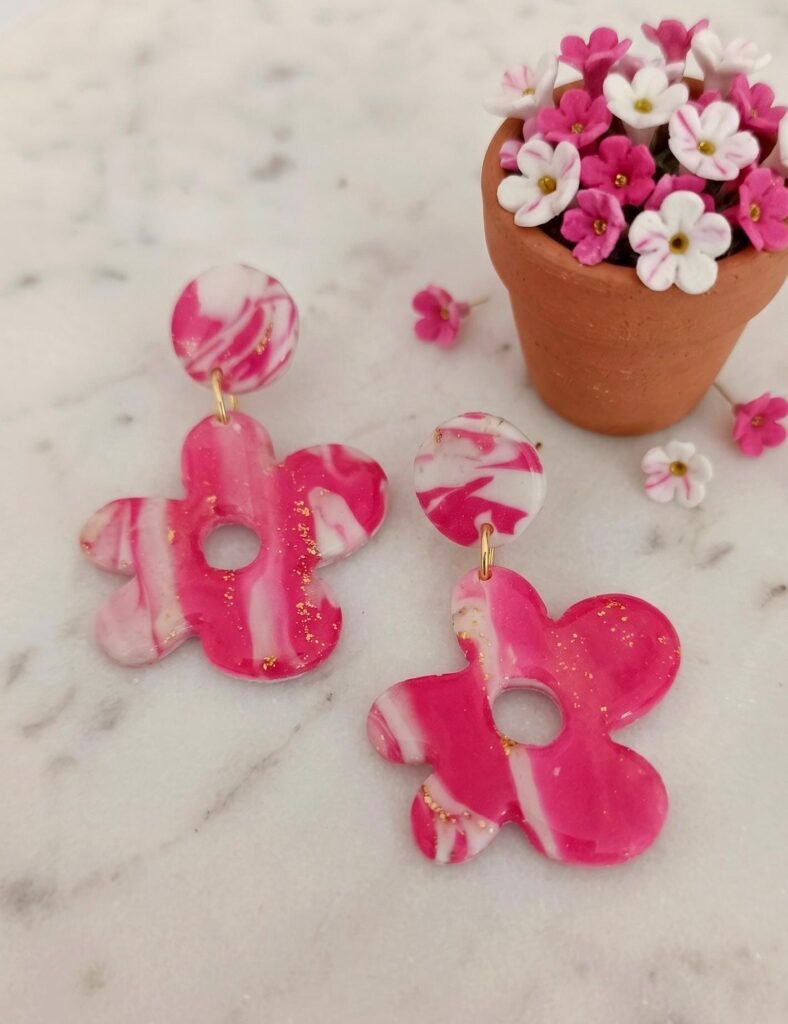 Pendientes florales artesanales en arcilla polimérica, resinas y acero inoxidable