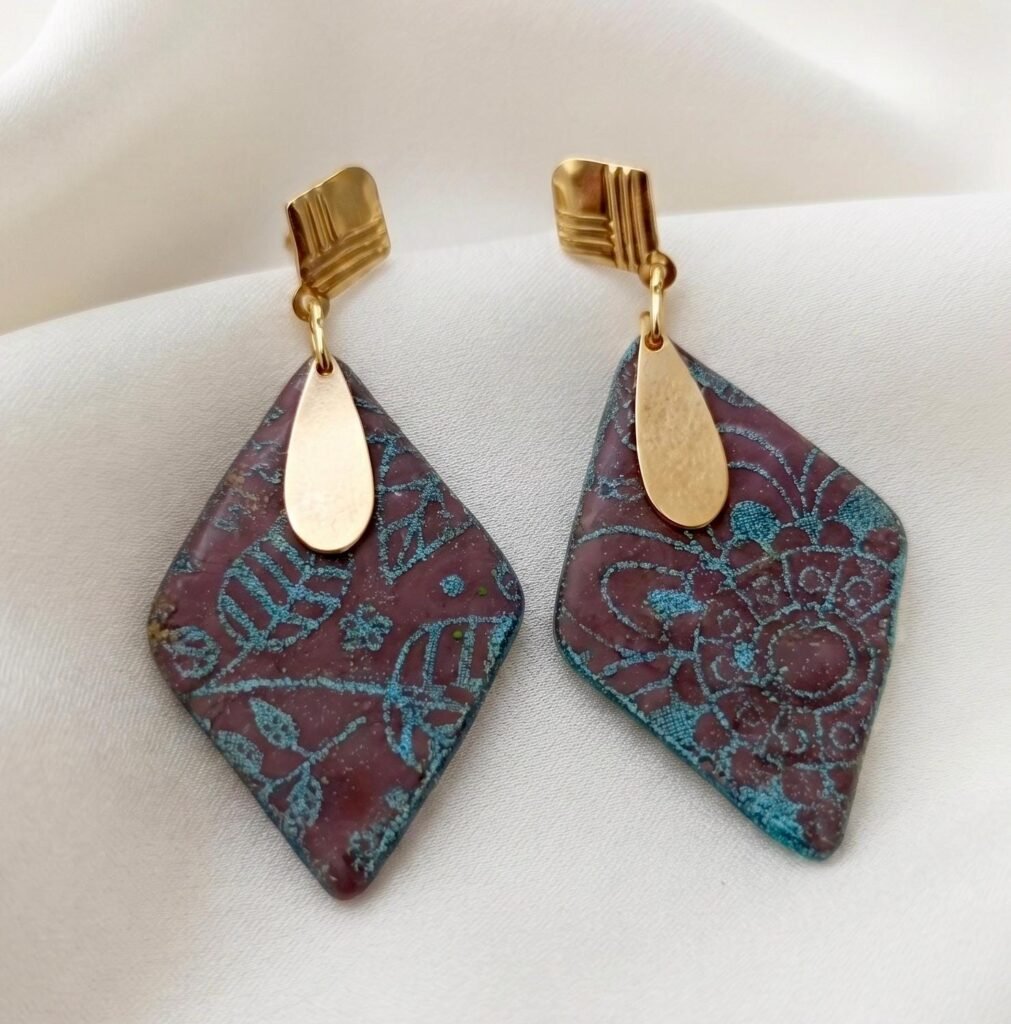 Pendientes DEMETRIA hechos a mano en Arcilla polimérica, resinas y Acero Inoxidable dorado