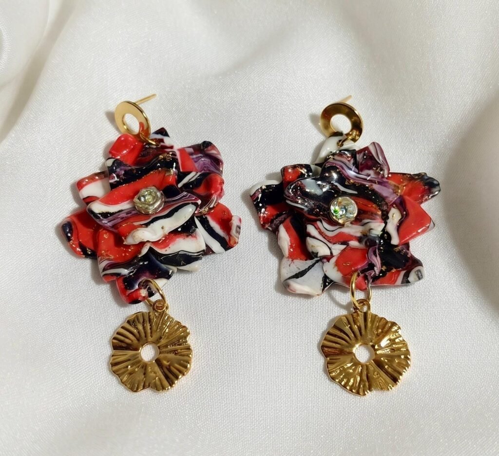 Pendientes FLOR HORTENSIA  hechos a mano en Arcilla Polimérica y Acero inoxidable dorado