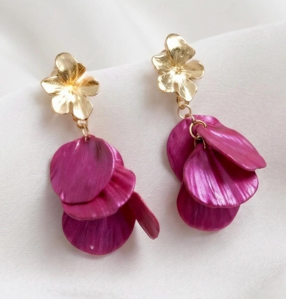 Pendientes CYNTHIA en petalos color rojo burdeos, hechos a mano en Arcilla Polimérica, resinas y enganche de flor en acero Inoxidable dorado